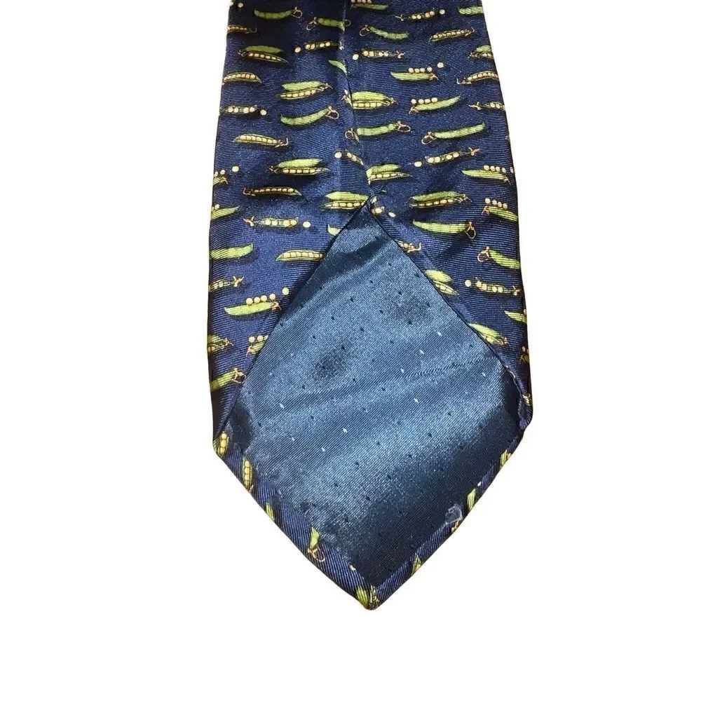 Joseph Lyman for Bloomingdales Pea Pod Handmade in Italy Necktie